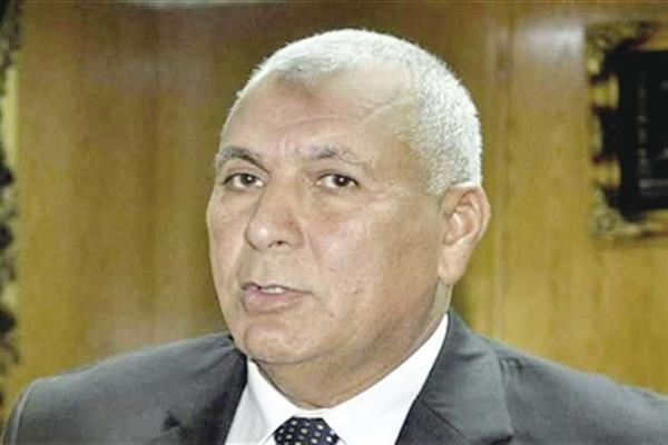 محافظ الوادي الجديد يتابع البرنامج البحثي لتقييم أصناف وسلالات القمح