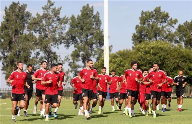 الأهلي يواصل تدريباته استعدادا لمواجهة سموحة.. و"تاو وعبد المنعم" يشاركان في المران