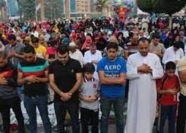 هل تسقط صلاة الجمعة إذا جاءت يوم عيد؟.. الإفتاء تجيب 