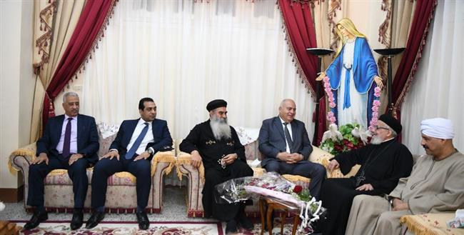 محافظ قنا يزور دير الأنبا بضابا لتهنئة أقباط نجع حمادي بعيد القيامة المجيد 