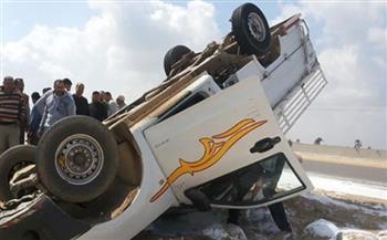 إصابة 3 أشخاص في انقلاب سيارة ربع نقل على طريق " قفط - القصير " الصحراوي