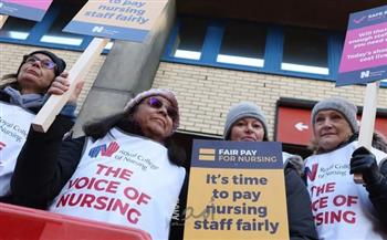  «الملكية للتمريض» ببريطانيا: الممرضات قد يواصلن إضرابهن حتى عيد الميلاد