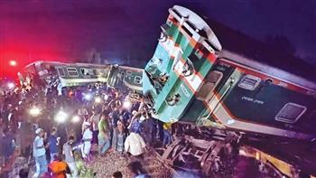   بالصور| إصابة 30 شخصا في حادث تصادم قطارين ببنجلاديش