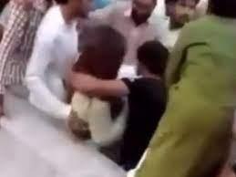 الكاميرات كشفت الجريمة.. اعتداء وحشي على فتاة يثير غضب العراقيين 
