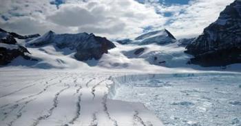   تحذير من الانهيار.. صفيحة جليدية فى جرينلاند سترفع مستوى سطح البحر 7 أمتار