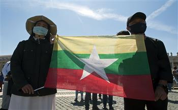   بمناسبة العام البوذى المجلس العسكري بميانمار يصدر قرارا بالعفو عن 3015 سجينا