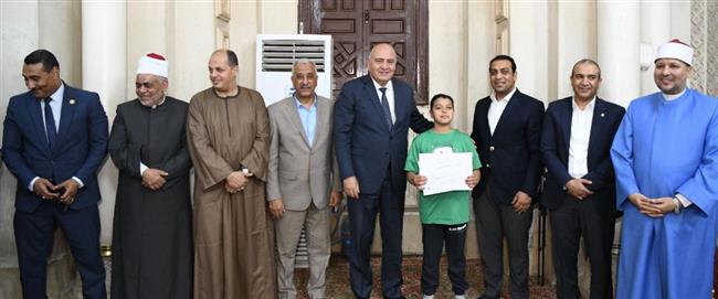 محافظ قنا يشهد احتفالية ليلة القدر وتكريم 50 من حفظة القرآن الكريم بمسجد عبد الرحيم القنائى 