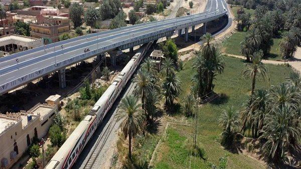 وزير النقل: بدء تشغيل كباري السيل والمضيق أمام حركة المرور في أسوان
