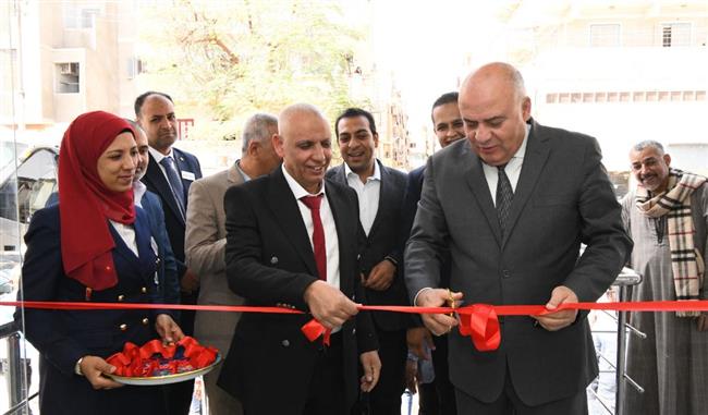 محافظ قنا يفتتح مركز خدمة عملاء شركة مياه الشرب والصرف الصحى 