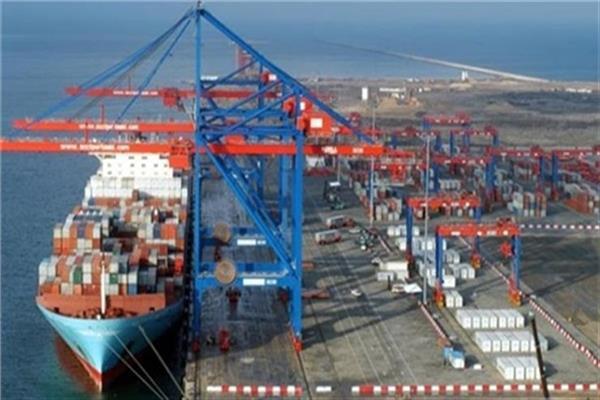 شحن 3200 طن صودا كاوية وتفريغ 2852 طن رخام بميناء غرب بورسعيد