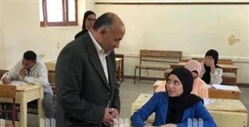 وكيل «تعليم مطروح» يتابع امتحان المتقدمين لمنحة المدرسة الألمانية الفندقية
