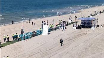 بطول 5 كيلومترات.. تنظيم أضخم مائدة إفطار على شاطئ العريش (صور)