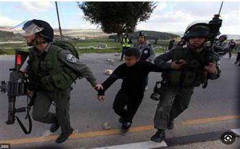   الاحتلال الاسرائيلي يعتقل 3 فلسطينيين من بلدة "بيت أمر" بالخليل