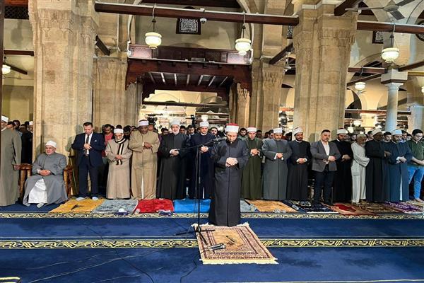بث مباشر.. لشعائر صلاة العشاء و التراويح من الجامع الأزهر