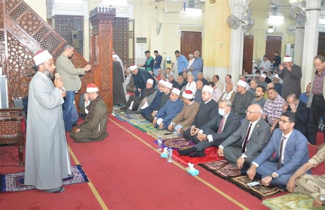 بحضور القيادات التنفيذية.. محافظ القليوبية يشهد احتفالية «ليلة القدر» بمسجد ناصر بمدينة بنها 