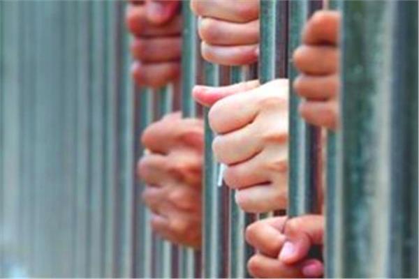 حبس المتهمين بإطلاق أعيرة نارية على 3 أشخاص في الوراق