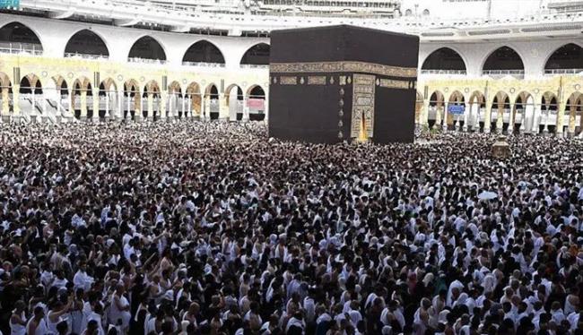 توافد كثيف من ضيوف الرحمن ليشهدوا ختم القرآن بالمسجد الحرام