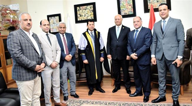 رئيس جامعة بنها يستقبل وزير الشباب والرياضة