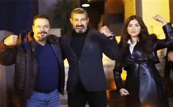 ياسر جلال يحتفل بانتهاء تصوير «علاقة مشروعة» بالتزامن مع عرضة