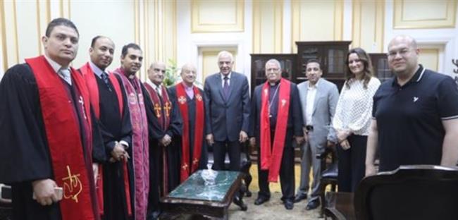 محافظ الجيزة يستقبل وفدا كنسيا لتقديم التهنئة بعيد الفطر المبارك