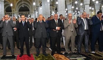 رحمي يؤدي صلاة العيد بالسيد البدوي ويوزع هدايا الرئيس على الأطفال 