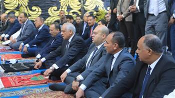 محافظ الجيزة يؤدى شعائر صلاة عيدالفطر المبارك بساحة مسجد مصطفى محمود بالدقى