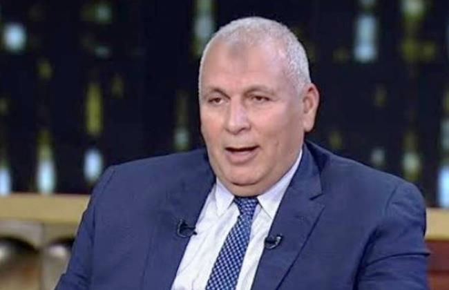محافظ الوادى الجديد يزور المرضى بمستشفى الخارجة التخصصي