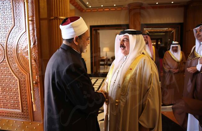 شيخ الأزهر يتبادل التهنئة بـ عيد الفطر المبارك مع ملك البحرين 
