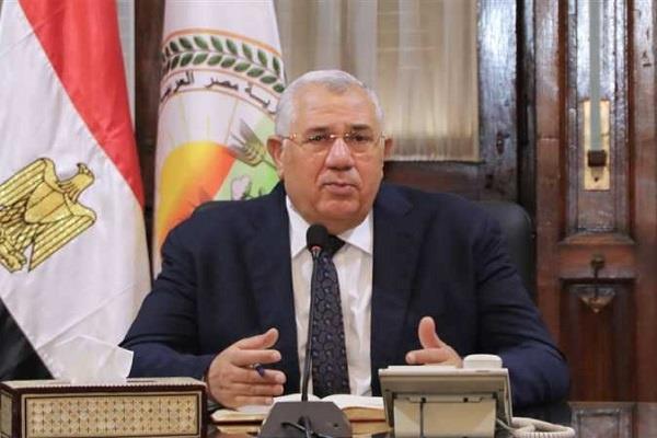 وزير الزراعة ويوجه باتخاذ كافة الإجراءات لمنع التعدي على الأراضي