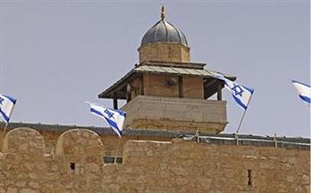   الخارجية الفلسطينية تدين رفع علم الاحتلال على سطح وجدران الحرم الإبراهيمي وتعتبره تكريسا للسيطرة عليه