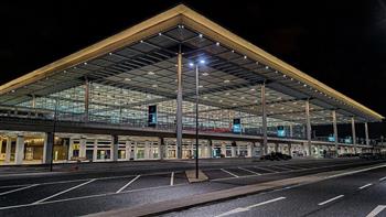  مطار برلين يلغي الرحلات المغادرة غدًا بسبب إضراب العمال 