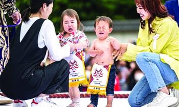   مهرجان مخصص لبكاء الأطفال فى اليابان