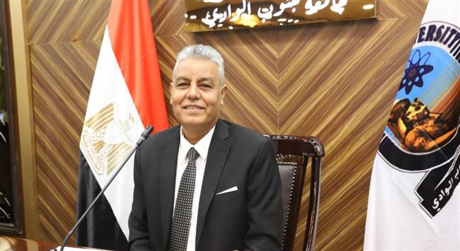 رئيس جامعة جنوب الوادي يهنئ الرئيس السيسي بعيد تحرير سيناء