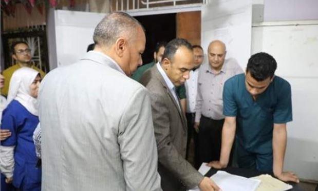 نائب محافظ المنيا يطمئن على تقديم الخدمة الطبية بالمستشفيات خلال إجازة العيد