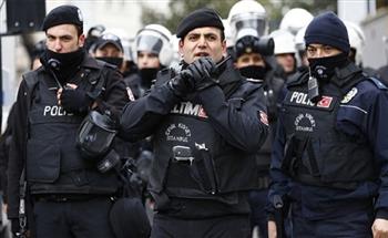   الشرطة اليونانية تستدعي فريق المتفجرات لفحص طرد مشبوه خارج السفارة الروسية بأثينا