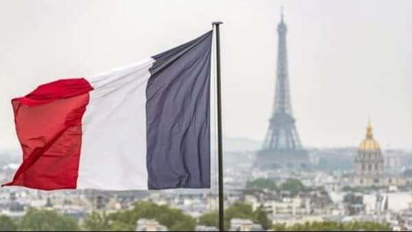 فرنسا تعلن إغلاق سفارتها في السودان