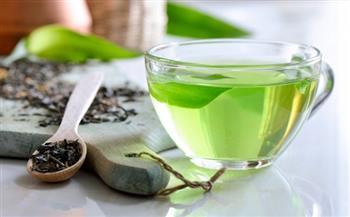 ماذا يحدث للجسم عند شرب الشاي الأخضر على الريق؟