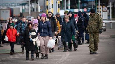 بولندا تستقبل 25 ألفا و900 لاجئ من أوكرانيا خلال 24 ساعة
