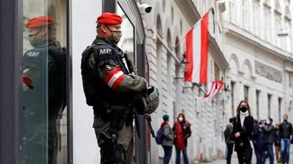 وزير داخلية النمسا : اعتقال 712 مهربا للبشر فى العام الماضي بزيادة 61 %