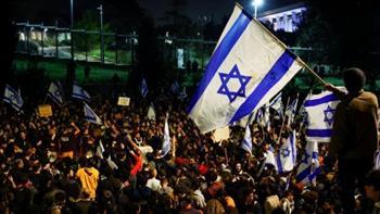 الغضب يتصاعد إزاء التعديلات القضائية خلال الاحتفال بيوم الذكرى في إسرائيل