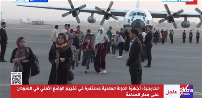 استقبال مجموعة جديدة من المصريين العائدين من السودان