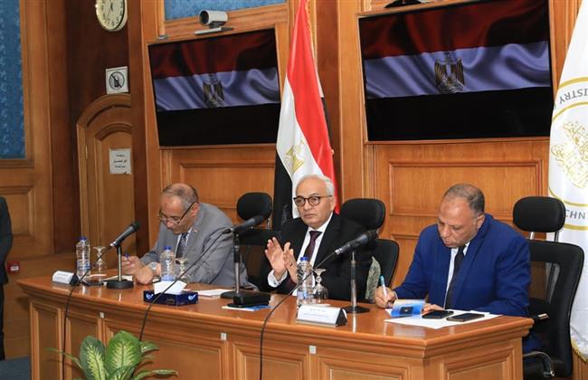 وزير التعليم يجتمع بأعضاء لجنة مراجعة امتحانات الثانوية العامة قبل طباعتها