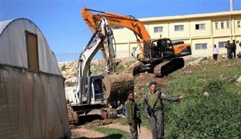   الاحتلال الإسرائيلي يسلم فلسطينيين قرارات لهدم منازلهم بالأغوار الشمالية
