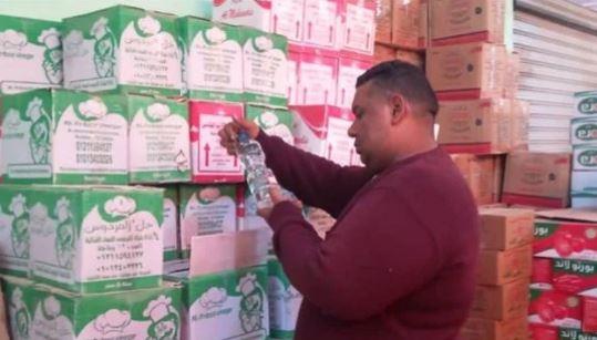 ضبط 1231 زجاجة خل طعام تزن حوالى 1112 لترا غير مطابقة للمواصفات بأسوان