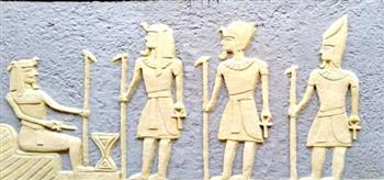   الجداريات والمجسمات تزينها.. تحويل جدران مدرسة السلامية الإعدادية بنجع حمادي لمتحف فرعوني 