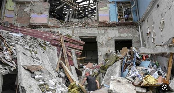 أوكرانيا: مقتل شخص وإصابة 23 آخرين في قصف روسي على مدينة ميكولايف الأوكرانية