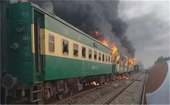   مقتل 7 أشخاص جراء اندلاع حريق في قطار بباكستان