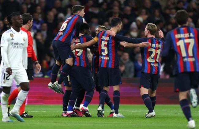 تطورات جديدة بشأن استبعاد برشلونة من أبطال أوروبا