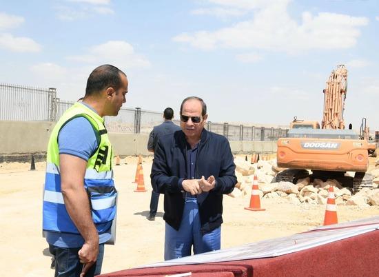 شاهد.. جولة للرئيس السيسي لمتابعة أعمال إنشاء أسواق النصف جملة بالقاهرة