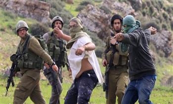   مُستوطنون إسرائيليون يعتدون على فلسطينيين من رام الله ويحطمون سيارتهم